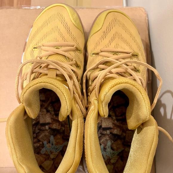 kyrie 4 cinnamon toast crunch shoes